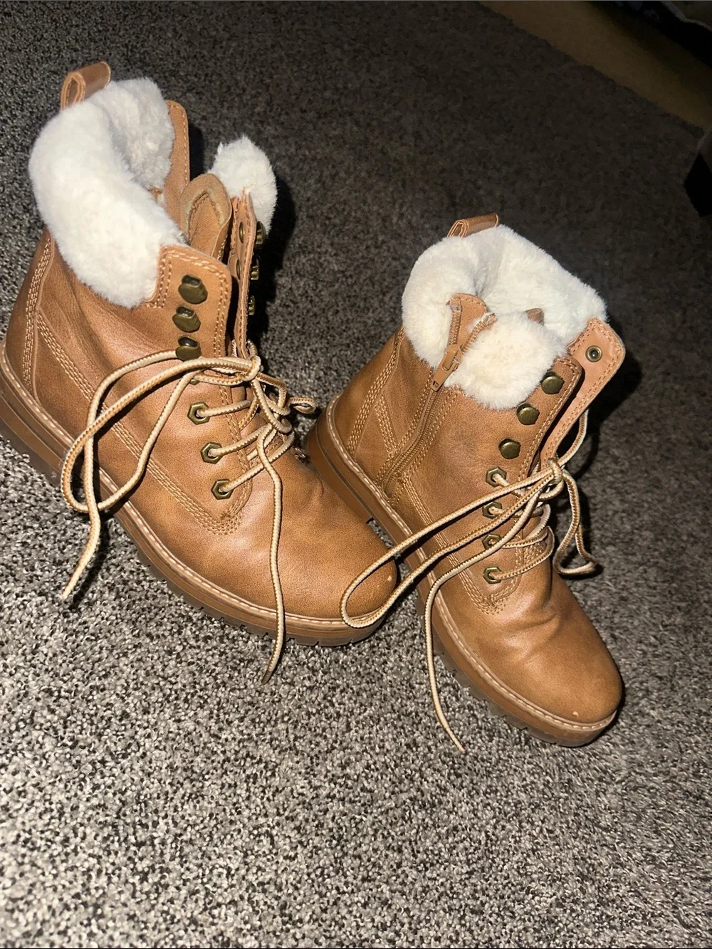 Madden Girl Tan Faux-Fur Lined Lace-Up Winter Boots 7.5 Fall Family Holiday
